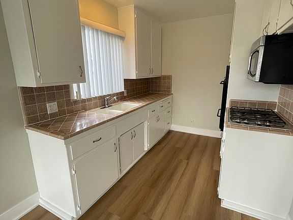 3rd image of 4350 Lakewood Blvd #1