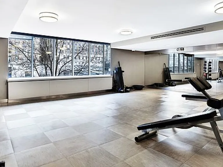 225 Rector Pl #2K — Photo 8