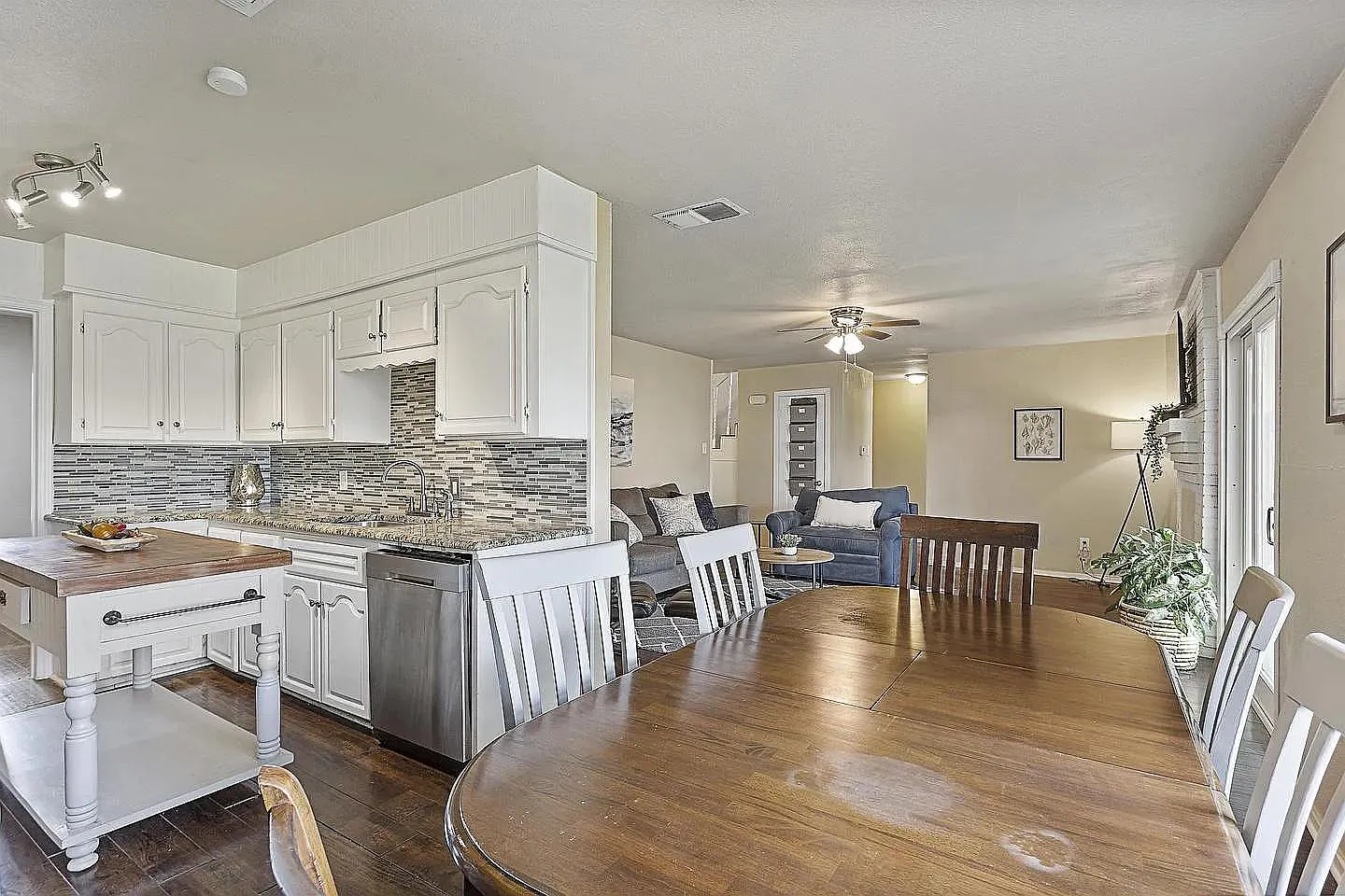 4 bed, 2.5 bath, 2914 sqft, $711 — Photo 3