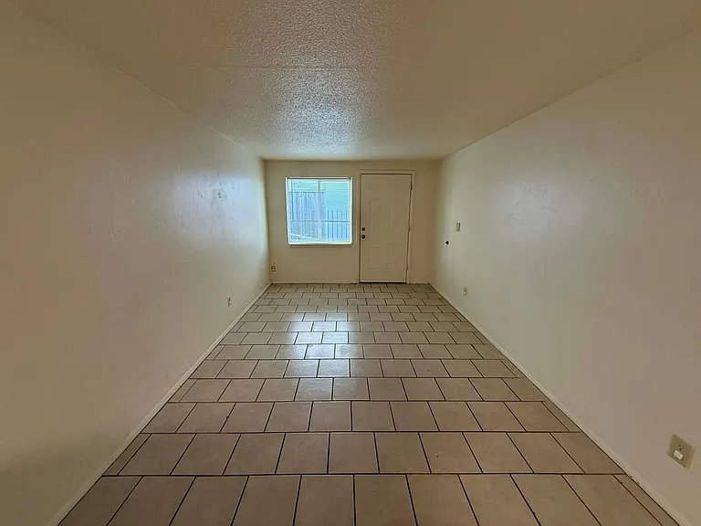 5425 E 30th St #3 — Photo 9