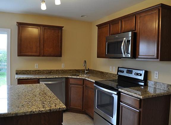 Additional kitchen view