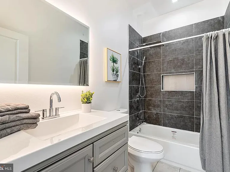 1630 N Bond St — Photo 18