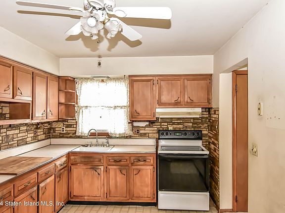 5th image of 188 Seidman Ave