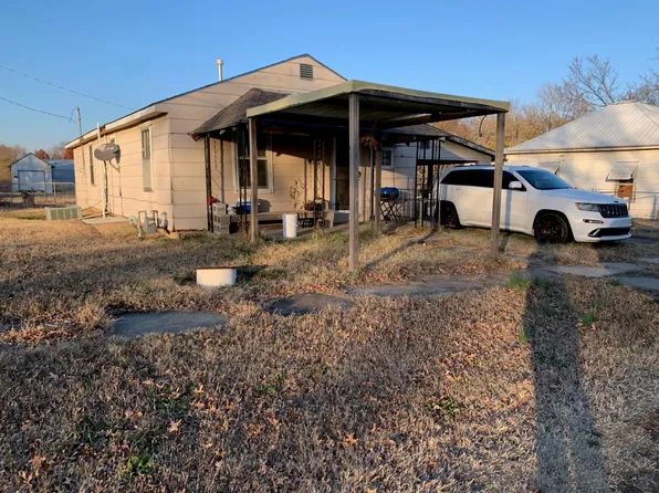 402 W 3rd St, Burden, KS 67019