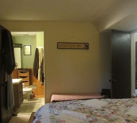 bedroom with full bath