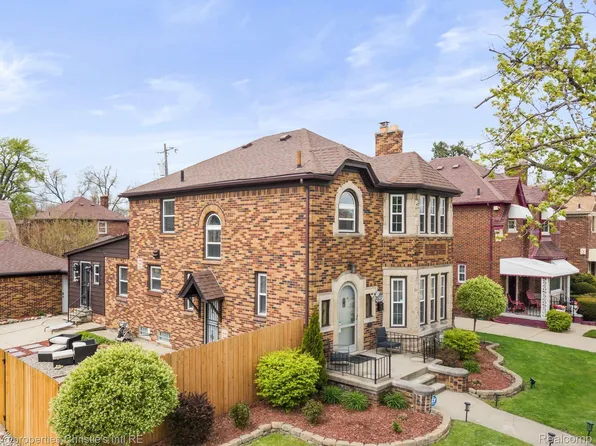 17505 Cherrylawn St, Detroit, MI 48221