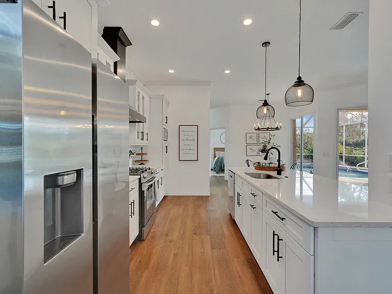 403 Bow Ln — Photo 2