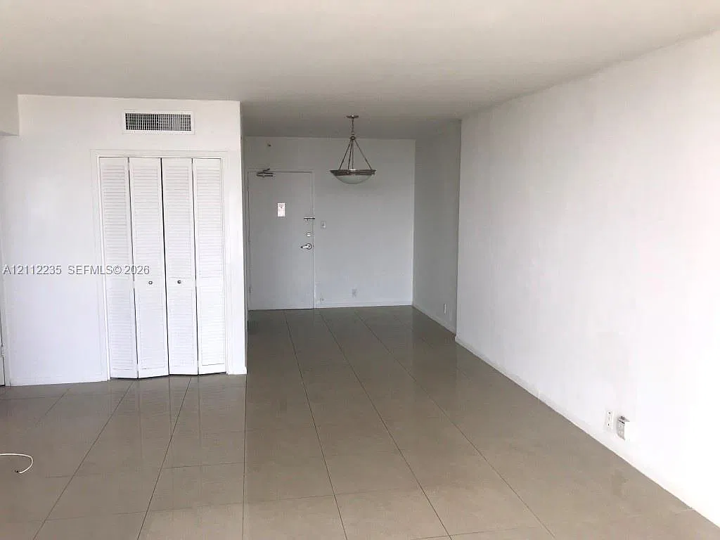 Mirador 1000 Condo — Photo 2