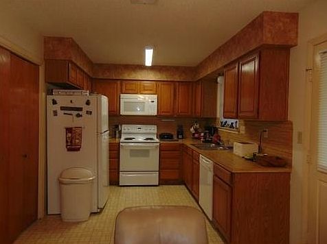 5th image of 908 Loma Ln