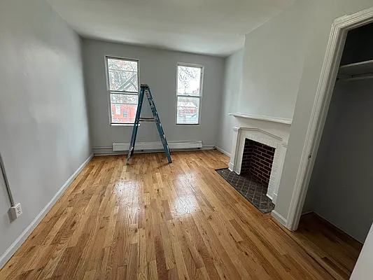 Rented by Delmark Realty LLC | media 8