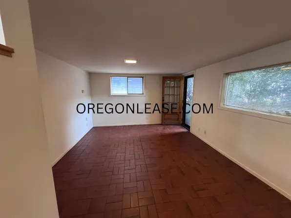1223 Ferry St APT 7, Eugene, OR 97401