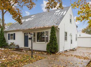 1229 30th St NE, Cedar Rapids, IA 52402