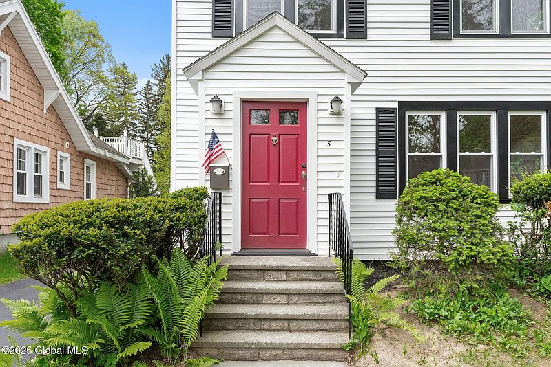 2nd image of 3 Pineview Avenue