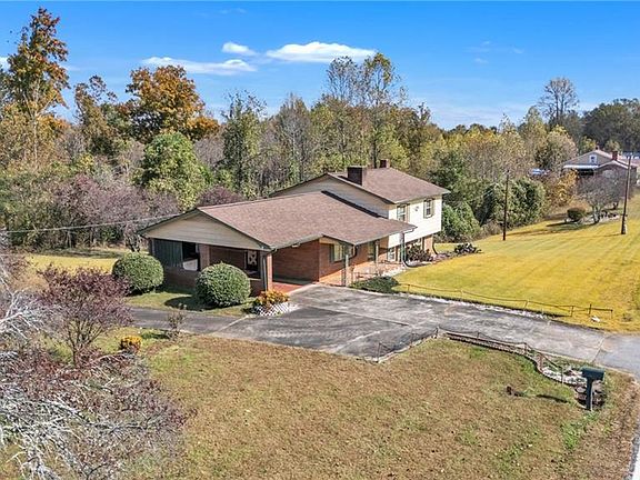 4th image of 1083 Fairplains Rd