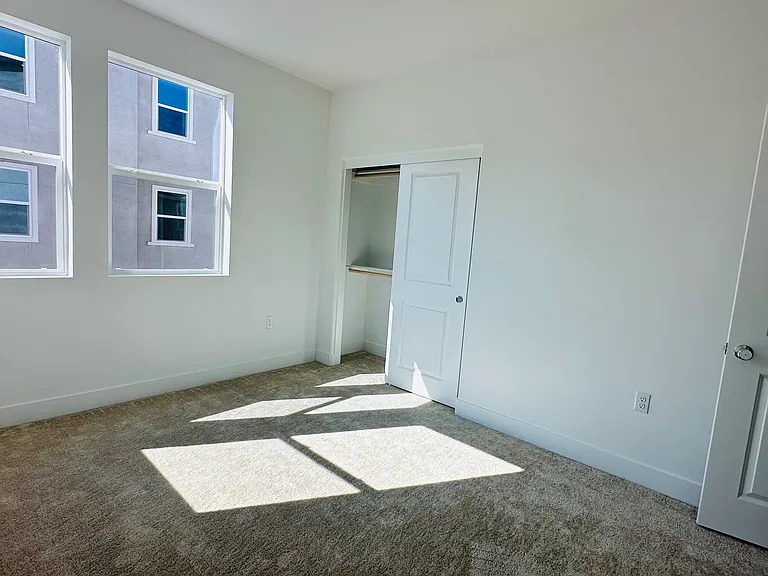 454 Lobata — Photo 19