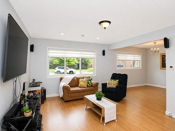 3rd image of 136 N May St