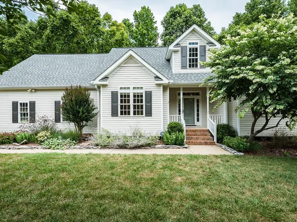 906 Stuart Dr, Mebane, NC 27302
