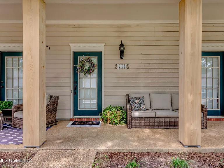 214 Ramblewood Dr — Photo 4
