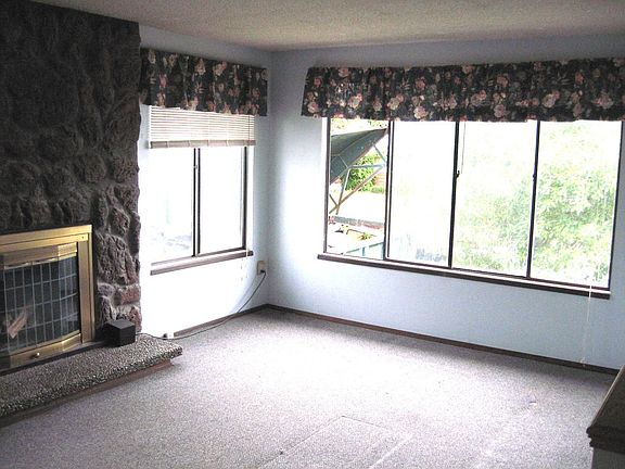 Livingroom W/ Gas Fireplace