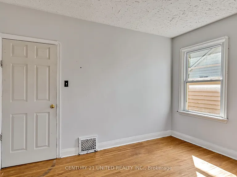 878 Chemong Rd — Photo 15