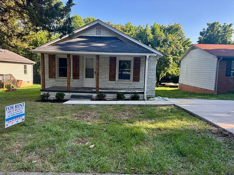 2209 Delta Pl — Photo 1