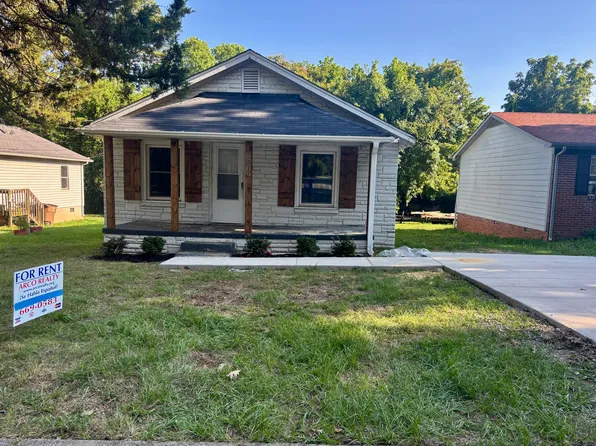 2209 Delta Pl, Greensboro, NC 27406
