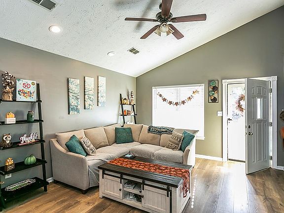 4th image of 303 Owsley Ave