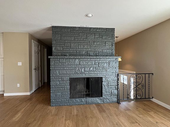 4th image of 1333 N Heatherwood W