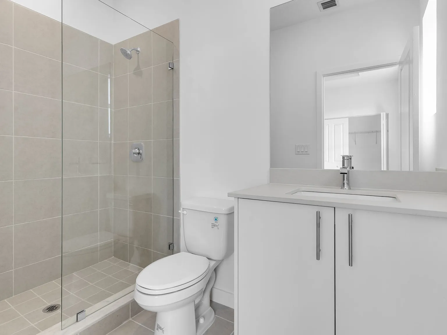 3 bed, 2.5 bath, 1376 sqft, $2,400 — Photo 3