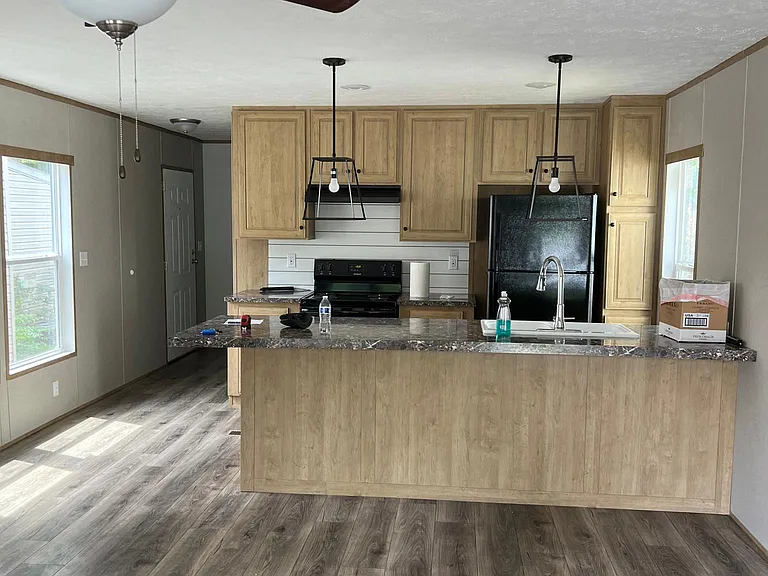 716 E Burnett Ave — Photo 1