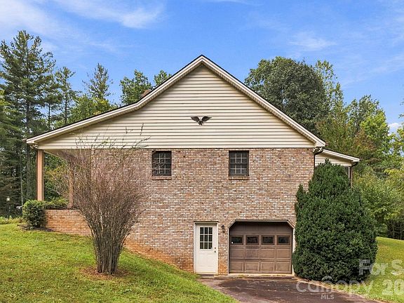 5th image of 1079 Dupont Rd