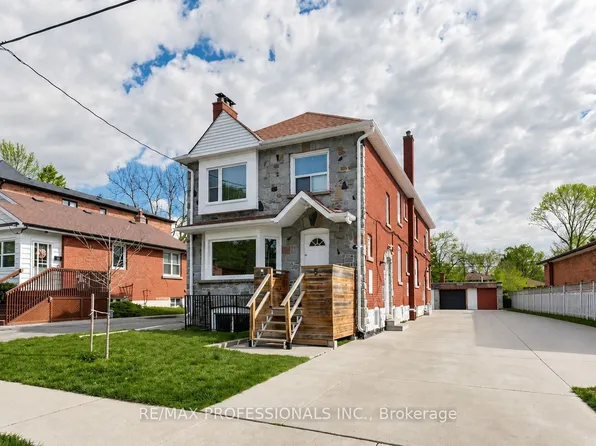 5 39th St, Toronto, ON M8W 3M4