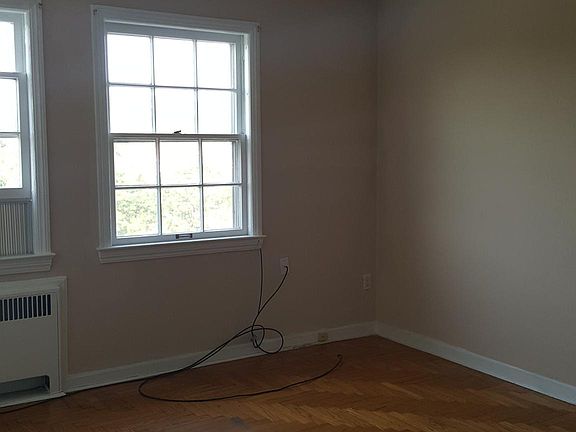4th image of 15820 Van Aken Blvd APT 502