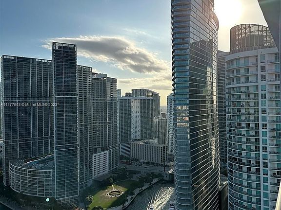 3rd image of 325 Biscayne Blvd #4119