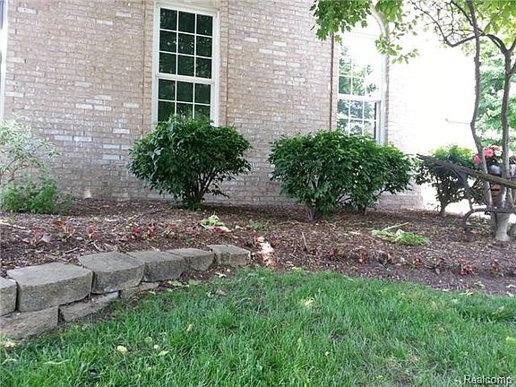 4th image of 39650 Southwind Ln