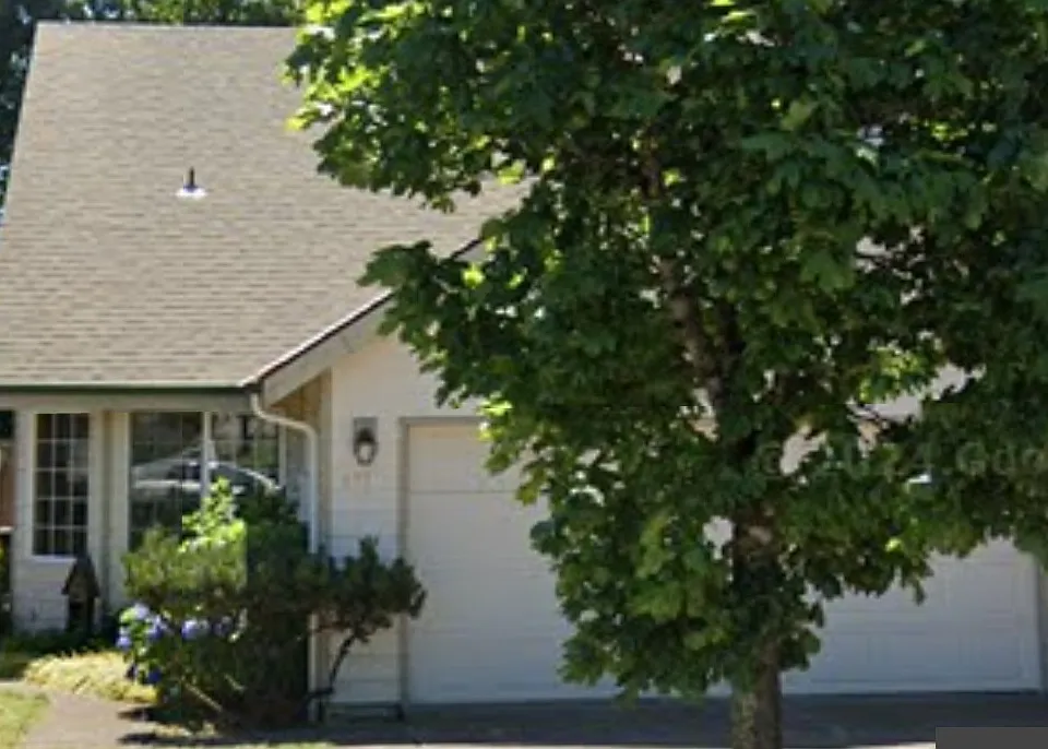 895 SW 13th Ave