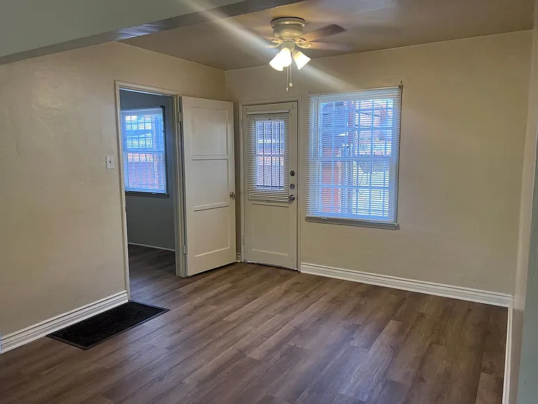 2386 Magnolia Ave — Photo 6