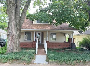 329 W Thomas St, Roxana, IL 62084