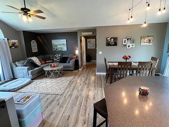 5th image of 15091 Branch Ct