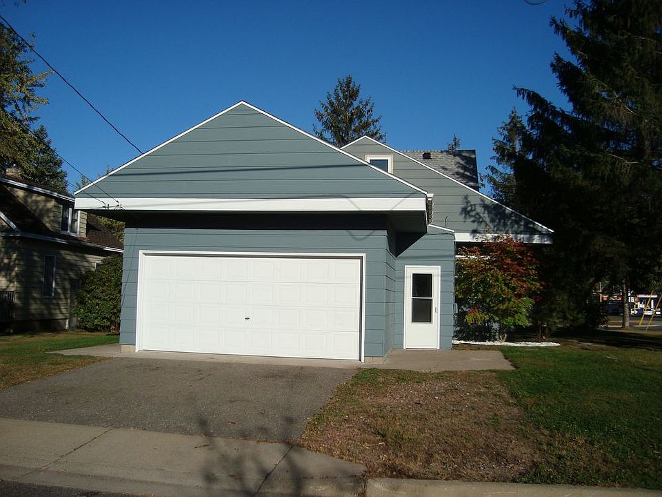 1st image of 923 10th Ave S