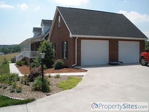 2nd image of 631 Lovely Mount Dr