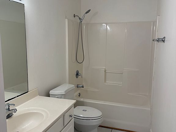 4th image of 300 Opal Ave