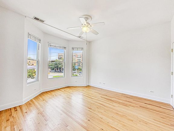2nd image of 1727 W Newport Ave #B