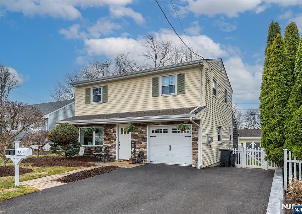1st image of 669 McKinley Ave