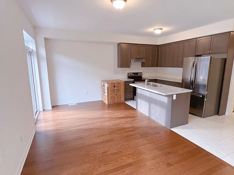 47 Boiton St — Photo 2