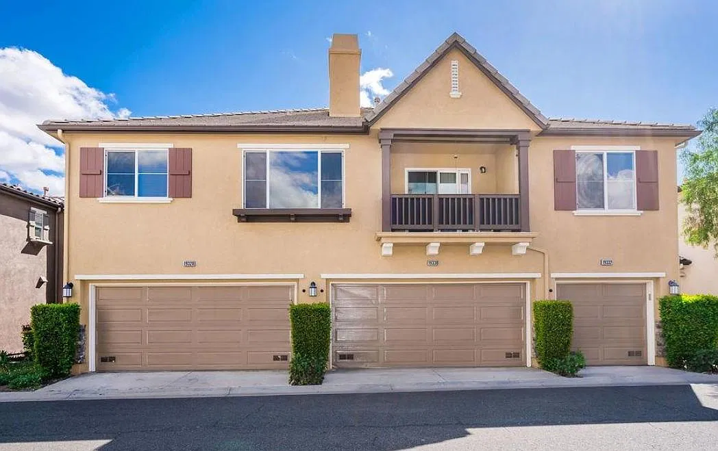 3 bed, 2.5 bath, 1850 sqft, $3,900 — Photo 1