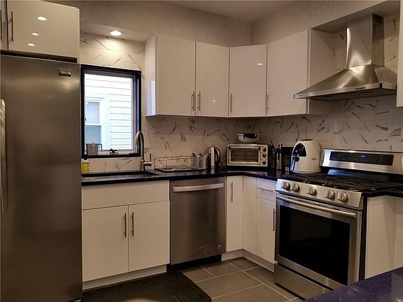 5th image of 1637 W 2nd St