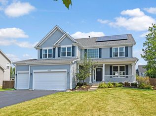 1423 Alexandra Blvd, Crystal Lake, IL 60014