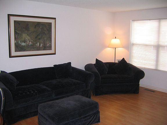5th image of 13 Holly Ln