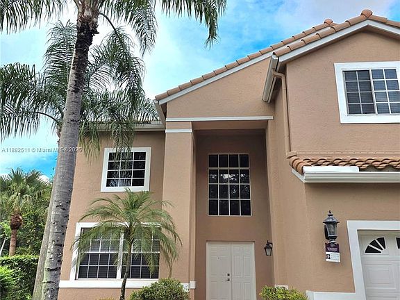 4th image of 584 Cambridge Dr #584